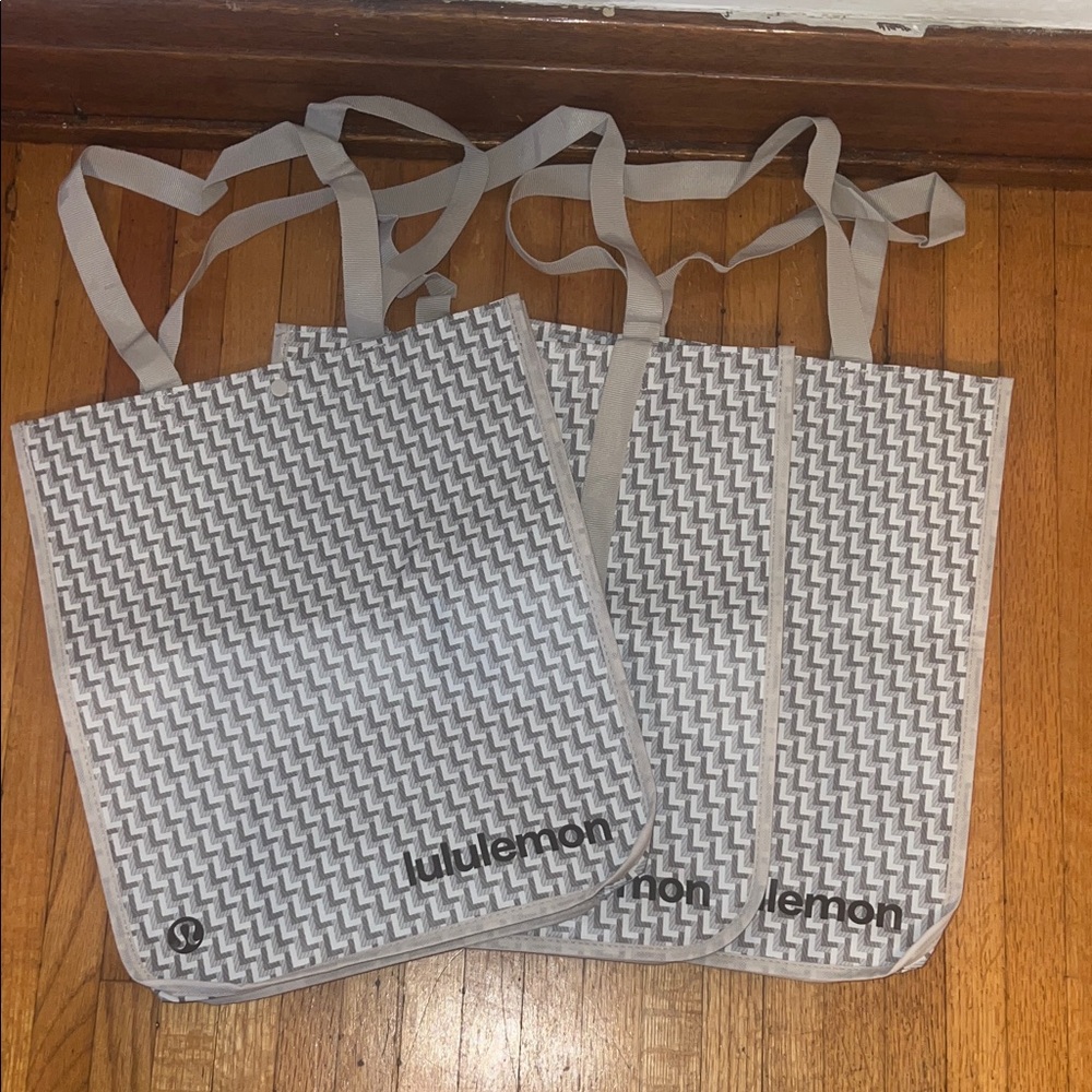 NWT LULULEMON MEDIUM SHOPPING BAG